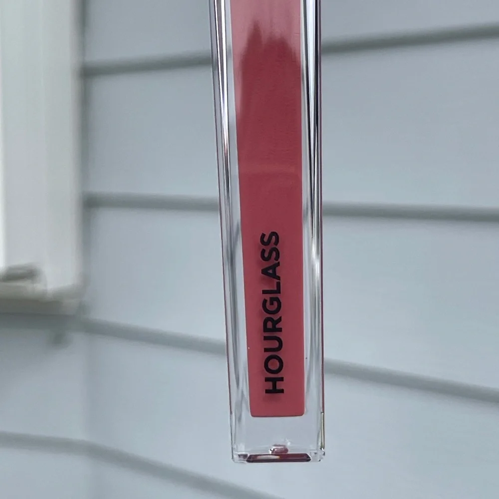 HOURGLASS Unreal High Shine Volumizing LipGloss In Canvas 610(True Rose) - Picture 4 of 11
